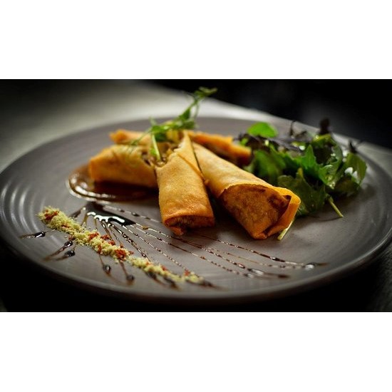 Duck Spring Roll 40 X 60g on a blue bowl