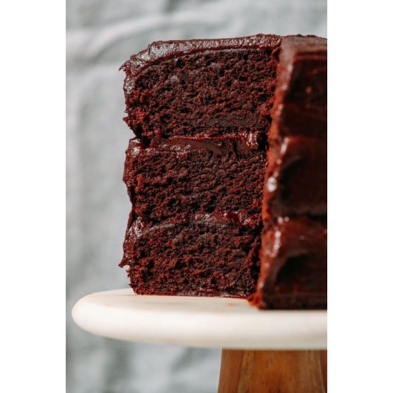 Dbl Chocolate Fudge Cake 16 Portions Image Round Chocolate Cake Standing On A Cake Stand