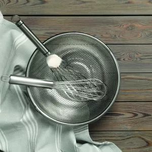 Colanders & Sieves