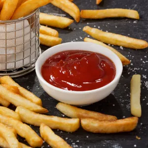 An Ambient food display that features range of Heinz Sachets & Condiments
