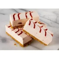 Pr Strawberry Cheesecake Tray Bake 24 Portions